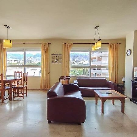 Spacious 4 Bedroom With Parking In Town Centre, Nerja Bagian luar foto