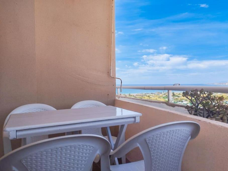Spacious 4 Bedroom With Parking In Town Centre, Nerja Bagian luar foto