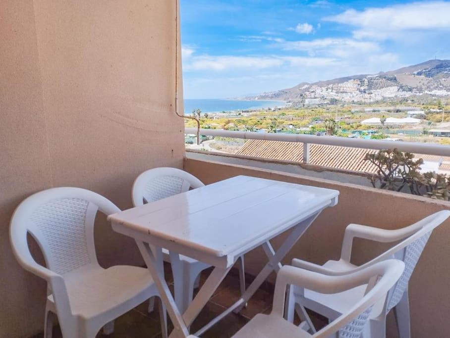 Spacious 4 Bedroom With Parking In Town Centre, Nerja Bagian luar foto