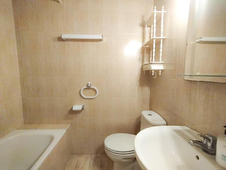 Spacious 4 Bedroom With Parking In Town Centre, Nerja Bagian luar foto
