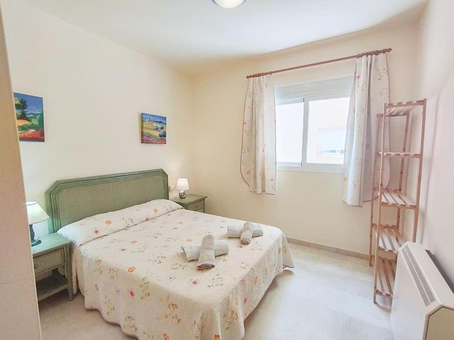 Spacious 4 Bedroom With Parking In Town Centre, Nerja Bagian luar foto